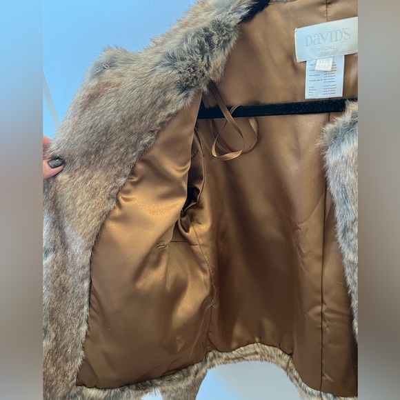 Faux Fur Jacket. Worn once for an hour on my wedding day. Size Small / XS - Picture 6 of 7